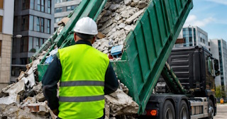 Вывоз строительного мусора в Дивногорске: услуги лицензированной компании — ПроМусор